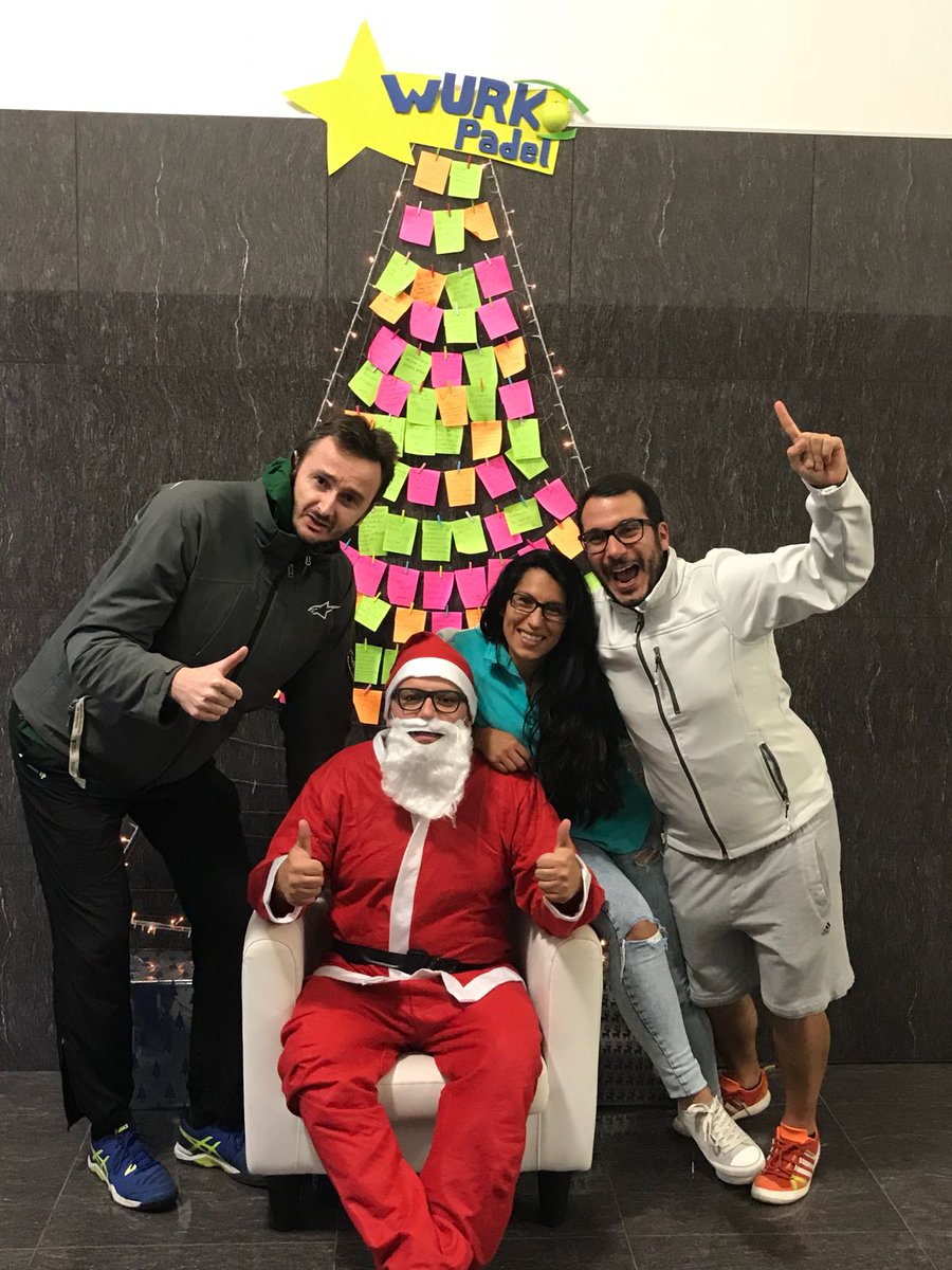 wurkopadel's tweet photo. Y después de un partidito, Papá Noel ya está listo para visitarles durante toda la noche ¡Feliz Noche Buena! https://t.co/QUgizx4OXw