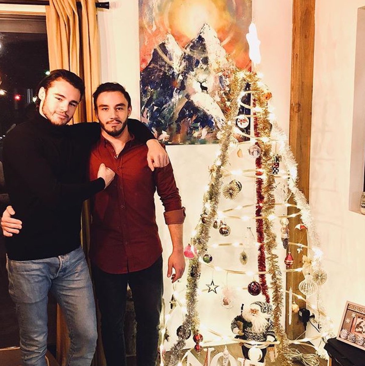 anthonyc_fans's tweet photo. Joyeux noel la team! @Anthonycolette_ https://t.co/9hc9paYfkO