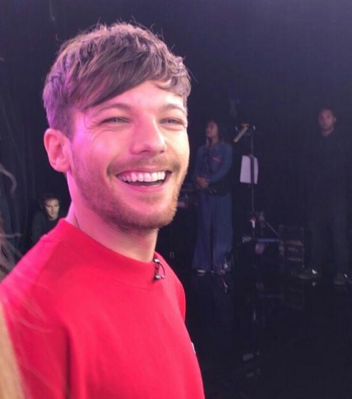 hellokitycareca's tweet photo. LOUIS É A COISINHA MAIS LINDA DESSE MUNDO E EU POSSO PROVAR

#HappyBirthdayLouisTomlinson https://t.co/GGU26g7KNs