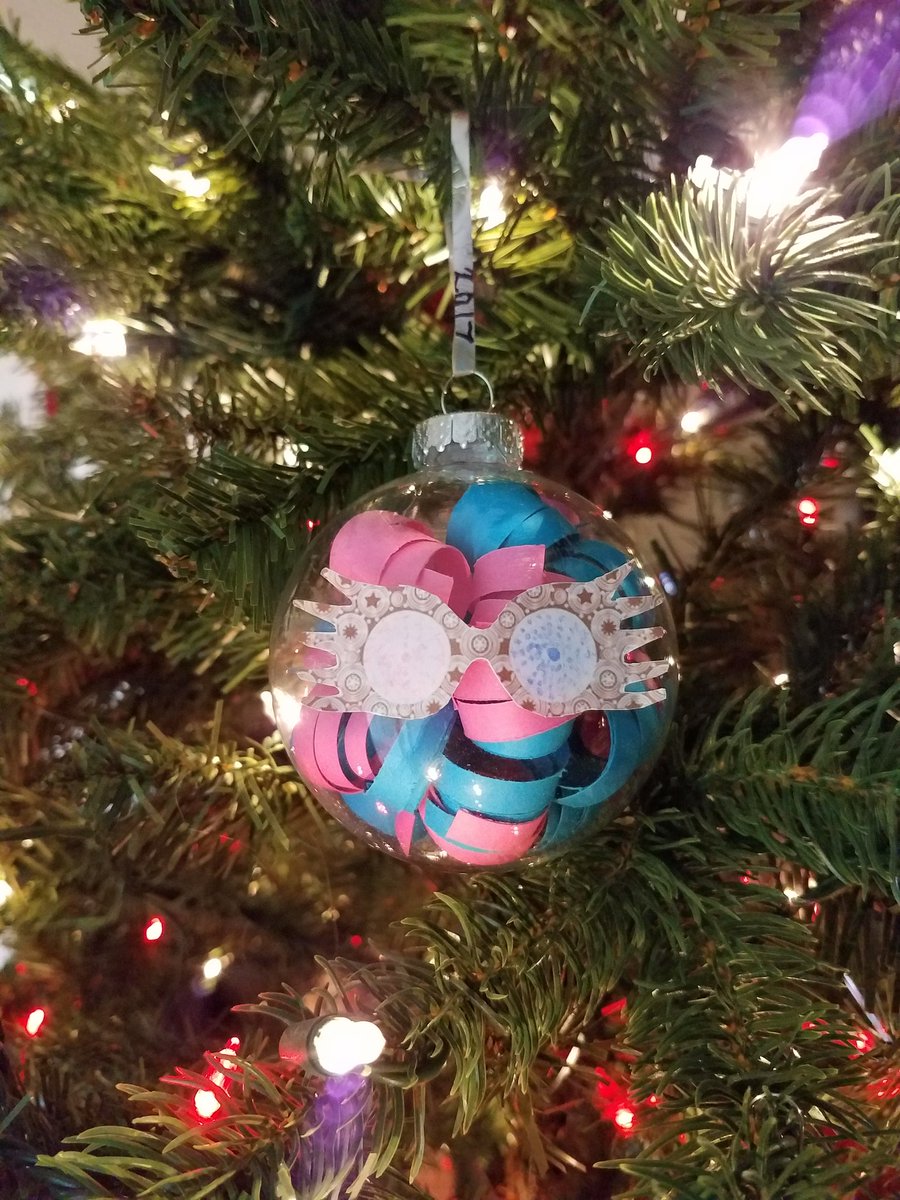 moondem0n's tweet photo. We made a bunch of Harry Potter ornaments for our friend and we got to keep the ones we messed up hehe. https://t.co/nSW5F8DZn0