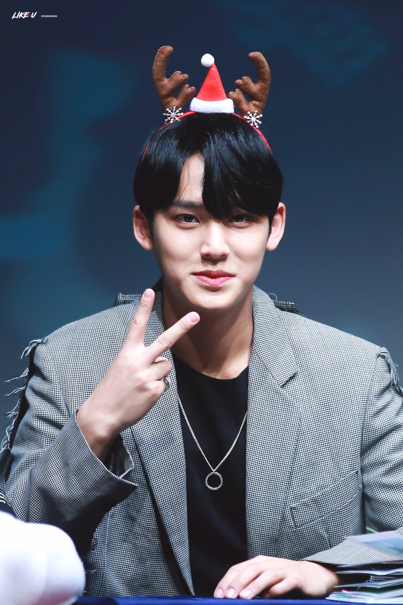 Likeu_mg's tweet photo. 메리 크리스마스🎅🏻🎄
@pledis_17 https://t.co/FH39fdVJ1R