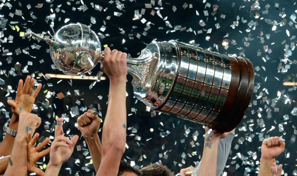 RacingTwittea's tweet photo. #FelicesFiestas Pidan sus deseos, y soñemos en Grande... 
#RacingPositivo https://t.co/qo9lNZACIg