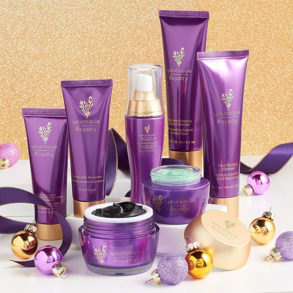 Younique_Corp's tweet photo. Treat yourself early with a little pampering today. Our #YOUNIQUEROYALTY line will keep your skin looking sweeter than visions of sugar plums. Which mask are you sweet on? https://t.co/106g8VN2cV https://t.co/wBXI7l85fM