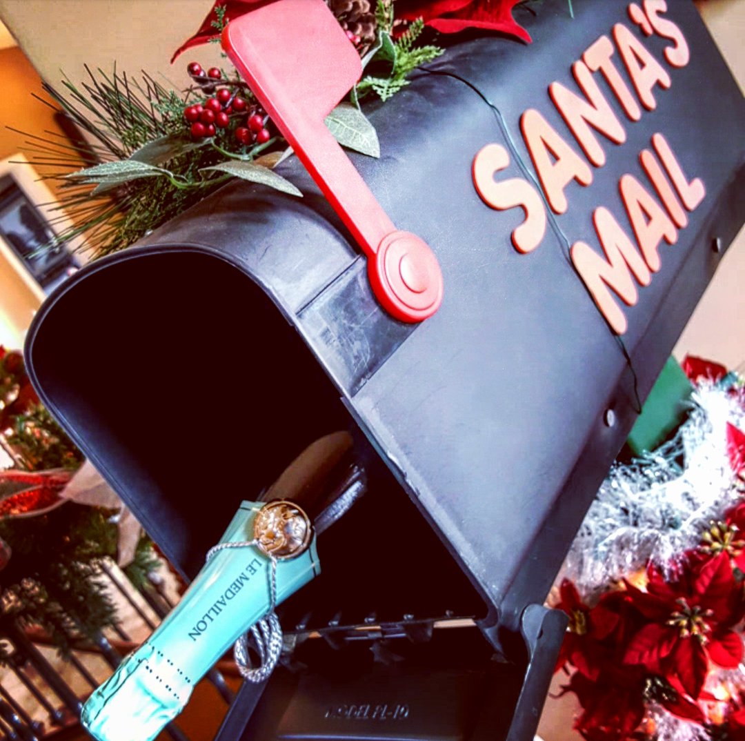 lemedaillon_'s tweet photo. Santa has a long night ahead of him, we left him something more than milk and cookies. Merry Christmas Eve!
#lemedaillon #champagne #Christmas #Xmas #holidays #ChristmasIsComing #Christmas2017 #HappyChristmas #christmaseve
#santa #santamail #jollysaintnick 
#tistheseason https://t.co/bW7ajUPIy7