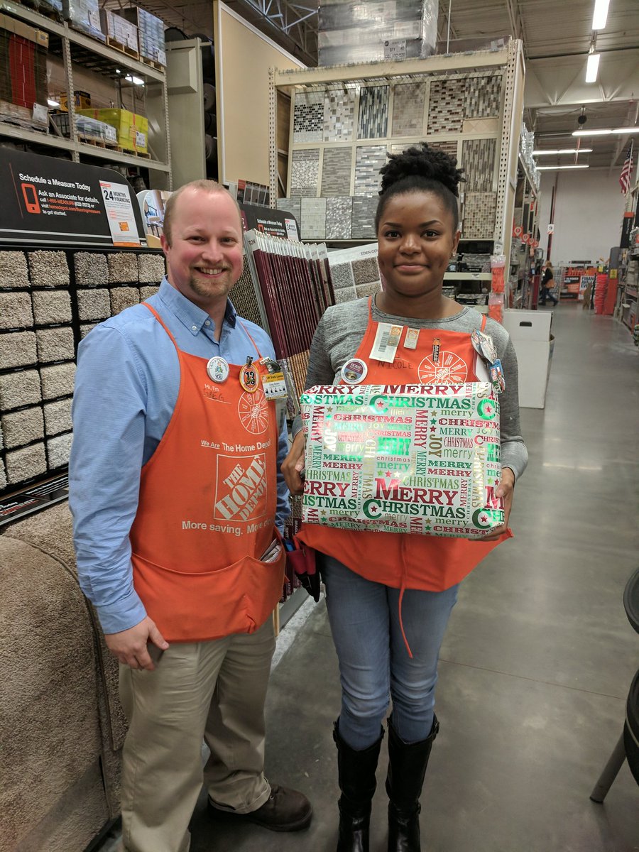 Spreading some Christmas cheer at 3641! <a href="/trudy_simpson/">Trudy Simpson</a> <a href="/forman_melvin/">melvin forman</a> <a href="/TerriDavisB/">Terri Davis</a>
