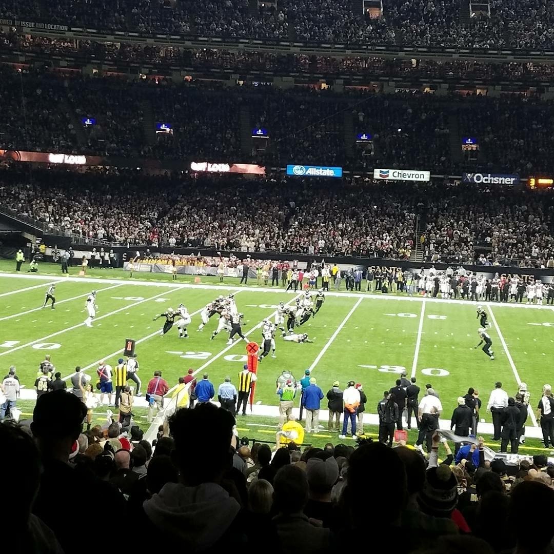 mravisal's tweet photo. The Superdome is PACKED with 70,000+ Saints #WhoDat @FullSeatsPics https://t.co/jmlXfLqj4N