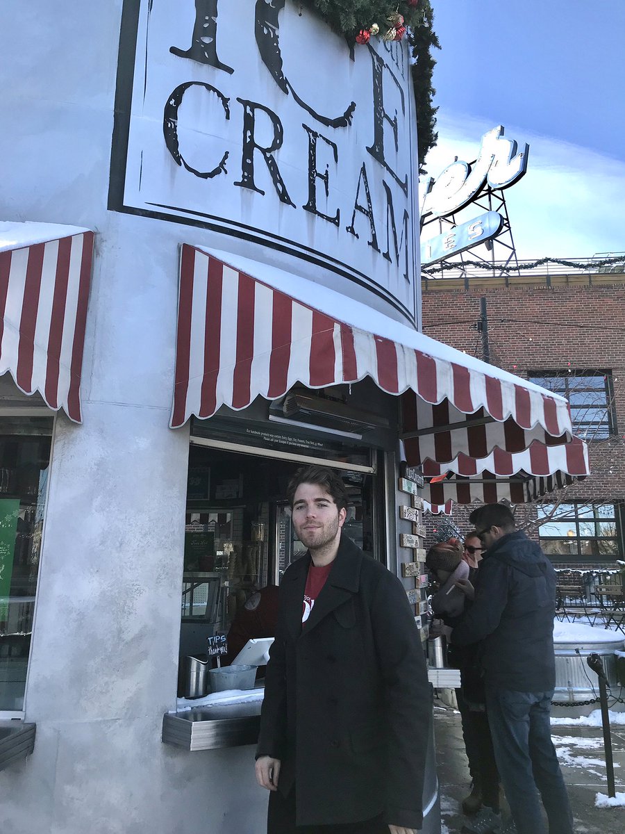 shanedawson's tweet image. check out my custom flavor at @LittleManDenver! not spon! 
😍❄️🙌🏻☃️🍦