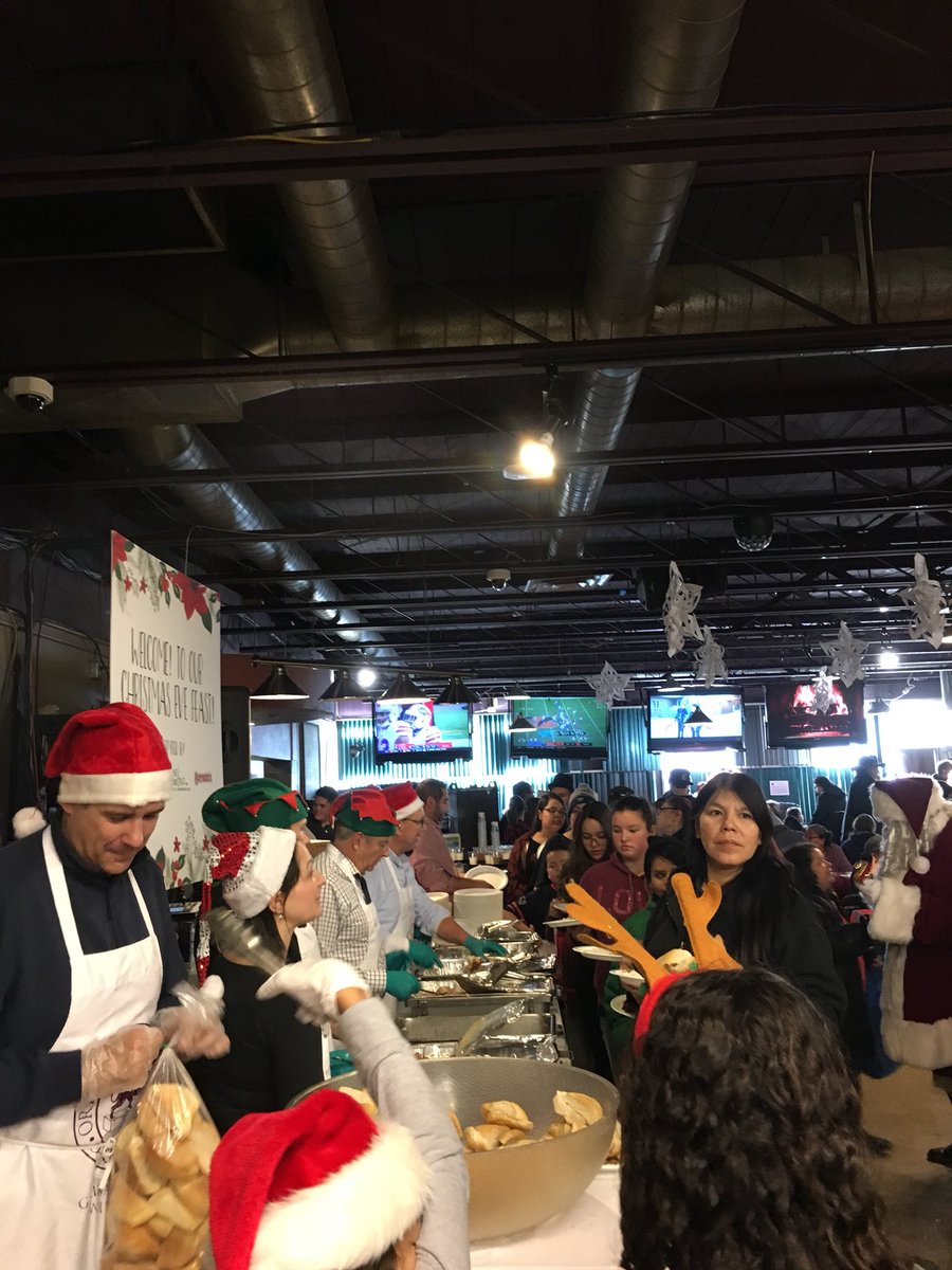 artalexander's tweet photo. Serving at our Sons of Italy Christmas Eve Feast today with Hundreds feed at #XCues @wefityou @Mayor_Bowman #ChristmasEve2017 #sonsofitaly @AceBurpeeShow @bison_fire @TheWpgChamber @Brian_Pallister @wpgpolice https://t.co/ahLLsAl8W4