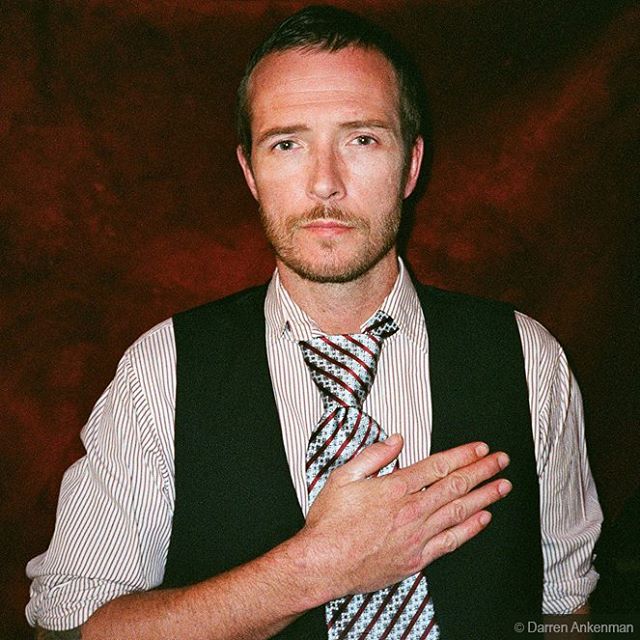 SWeilandLivesOn's tweet photo. https://t.co/3Pfa9s35Nc /// Merry Christmas! Peace and love for everyone! ~ photo shot by Darren Ankenman [https://t.co/MRh0Ygybpl] at 'Lavish Studios', Oct.'08 ~ #ScottWeiland #ScottWeilandLivesOn #RIPScottWeiland #portrait #photography #LavishStudios #Christmas #MerryChristmas https://t.co/YL7r71mj0l