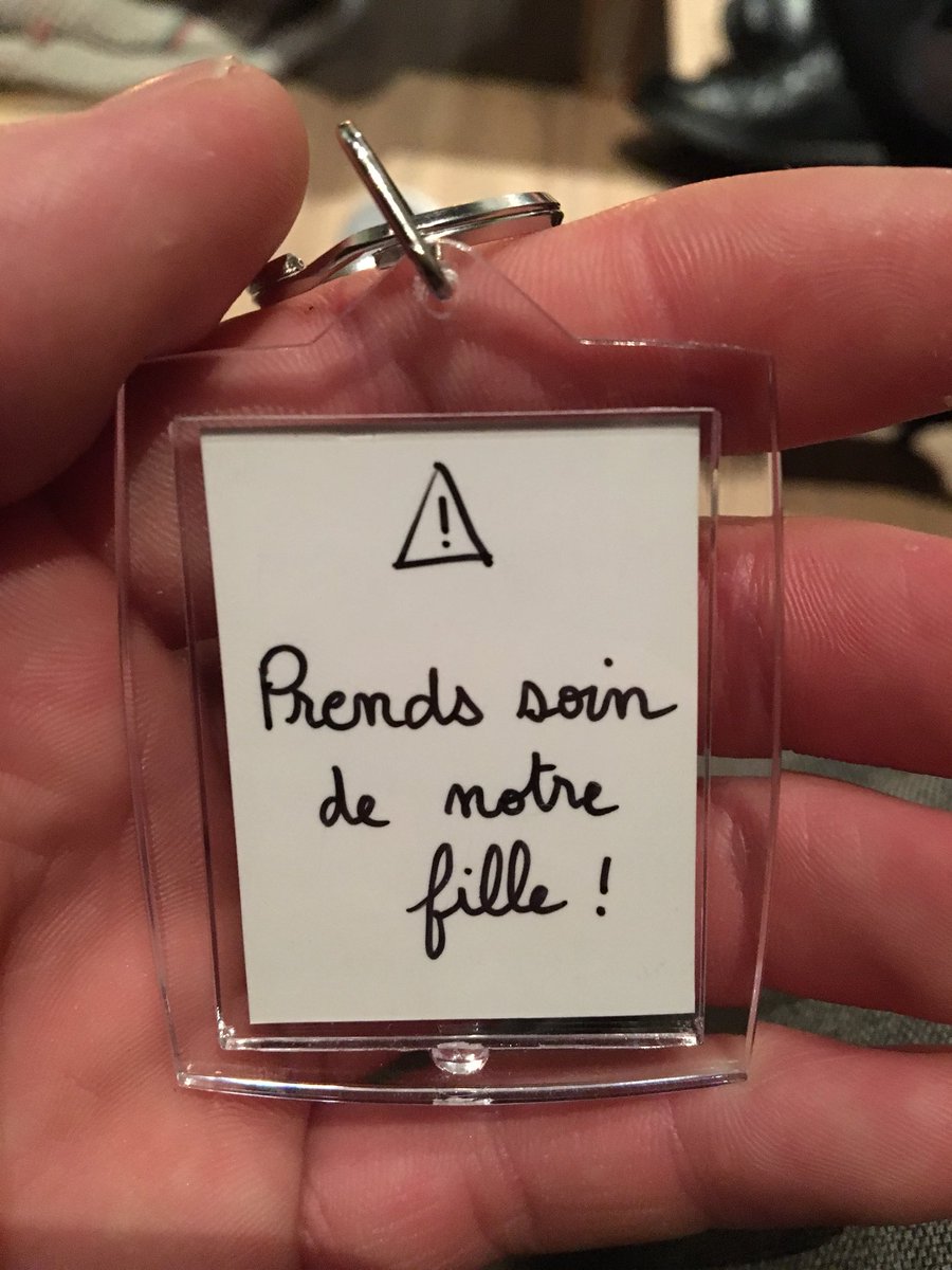 julien_ptn's tweet image. Aujourd’hui je passe le réveillon chez mes beaux-parents, ils m’ont même offert un petit cadeau..