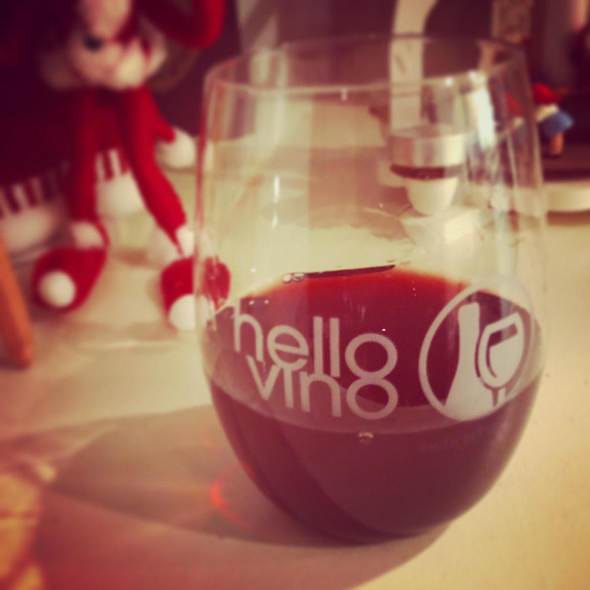 What wine goes with the holidays? Any RED wine, of course. 🍷🍷🍷