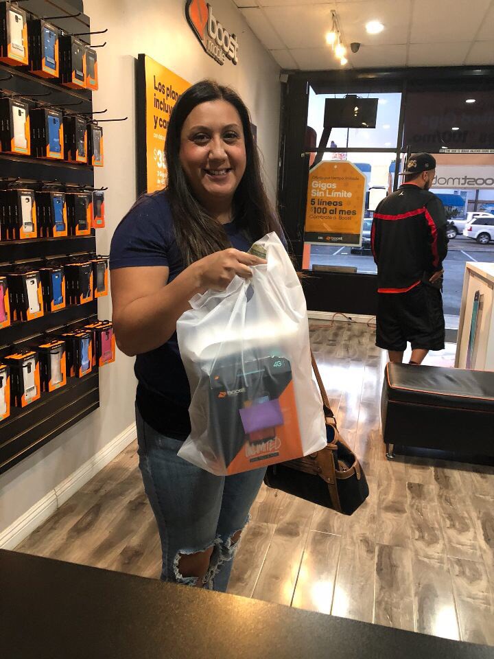 Jet Maywood with a 4 liner to finish the day! #samsung #ChristmasEveshopping <a href="/Jenhustle976/">Jen Villalobos</a> <a href="/MYP81/">Maria Y. Pelayo</a> <a href="/marceco_rick/">Rick Cardenas</a>