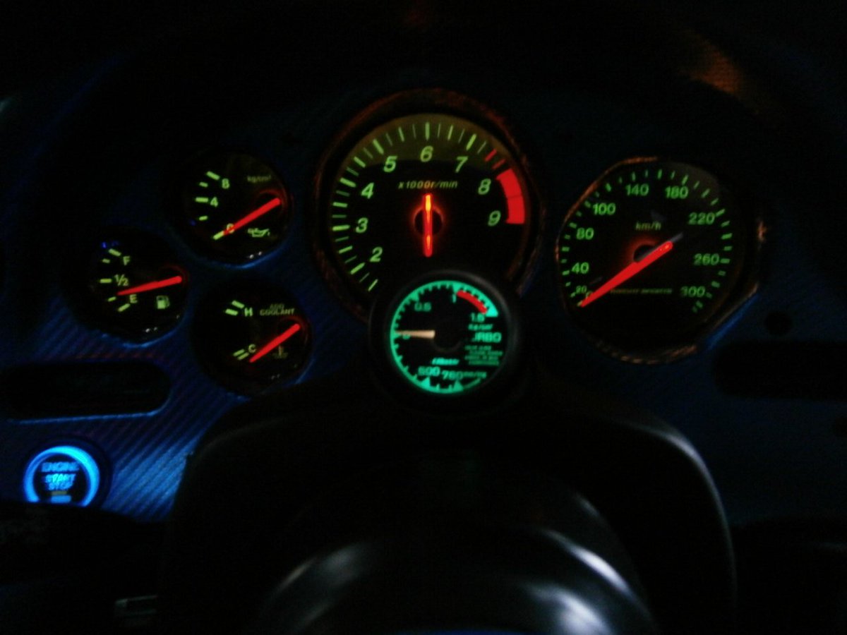 ひろよ Auf Twitter いっくよー １ Fd１型メーター ２ Fd２ ３型メーター アニメ版啓介fdはこれ ４型は２型のが緑に光る ３ Fd５型メーター針の位置と色が特徴 ４ Fd６型メーター 文字盤が白になり 赤色に光る T Co Nut1kyaqmo