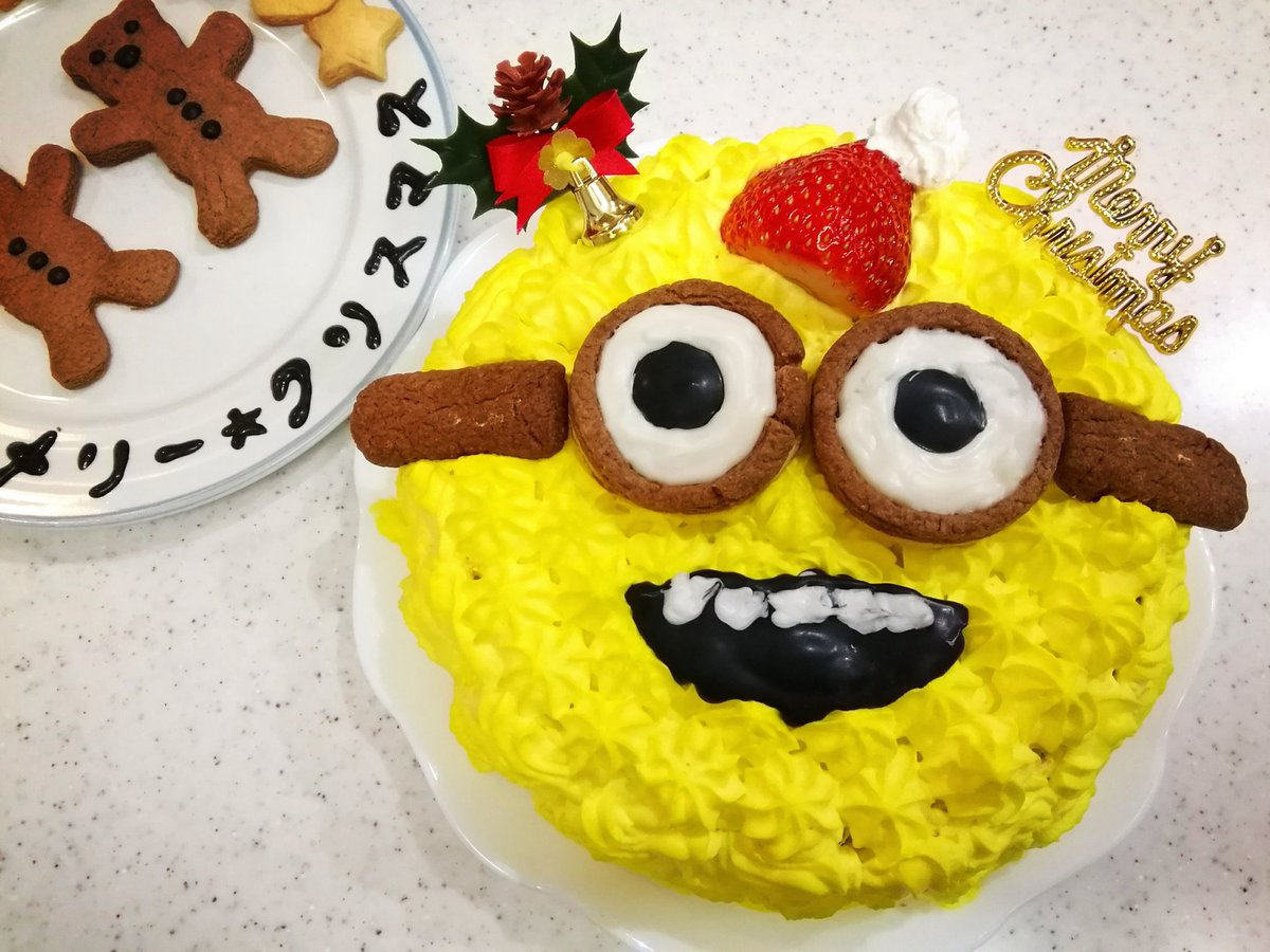 Uzivatel Gochako Na Twitteru メリークリスマス 朝からクッキー焼いてクリーム作って頑張りました ミニオンケーキ に見えますよね 下の子が４時に起きて サンタさんからのプレゼントを開け遊んでいました 手作りケーキ ミニオン ミニオンサンタ に