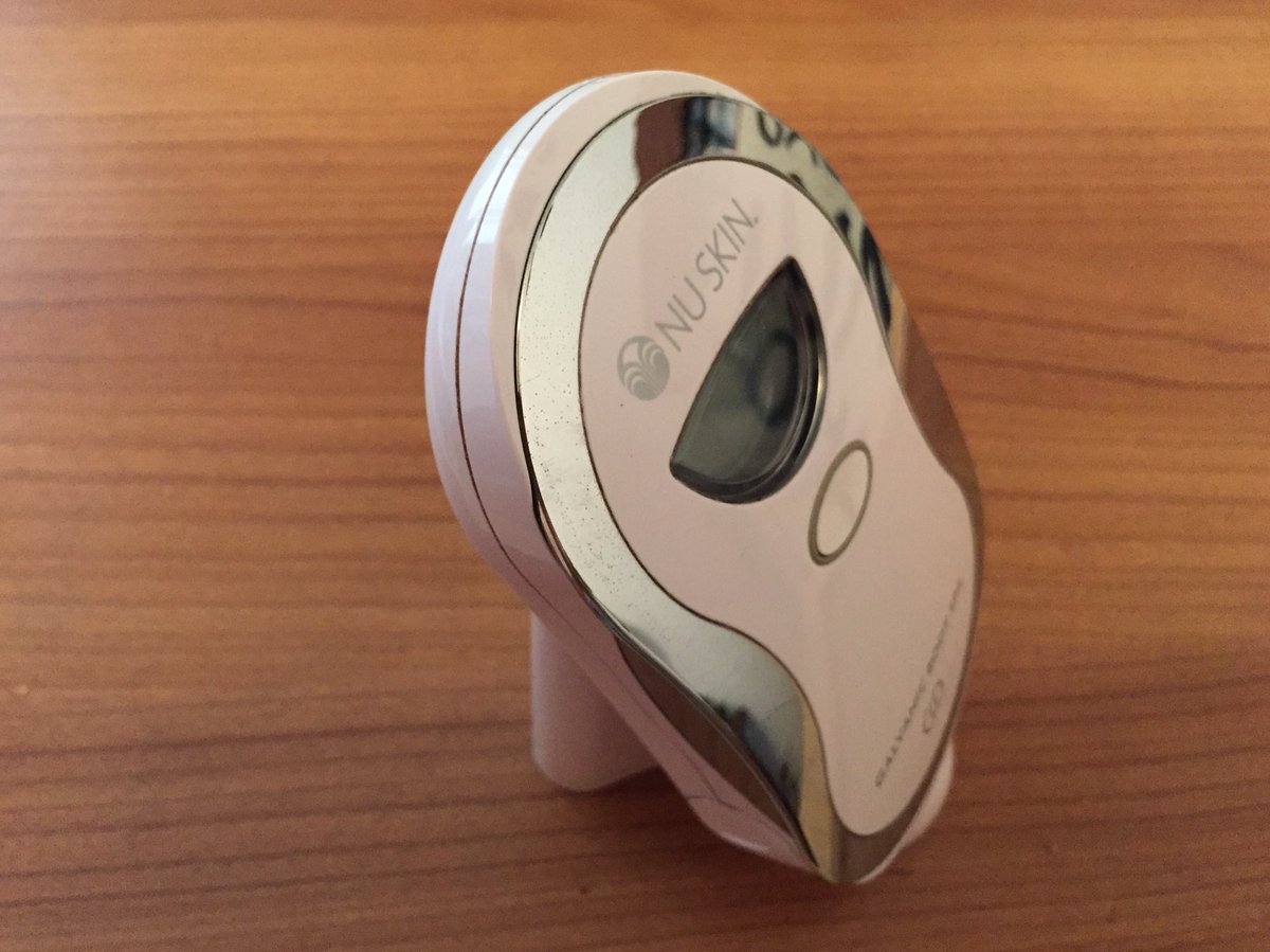 Vikate9's tweet photo. Vendo esta máquina que elimina la celulitis, Galvánica Body and Spa $4000 https://t.co/ClHtx6XlE8