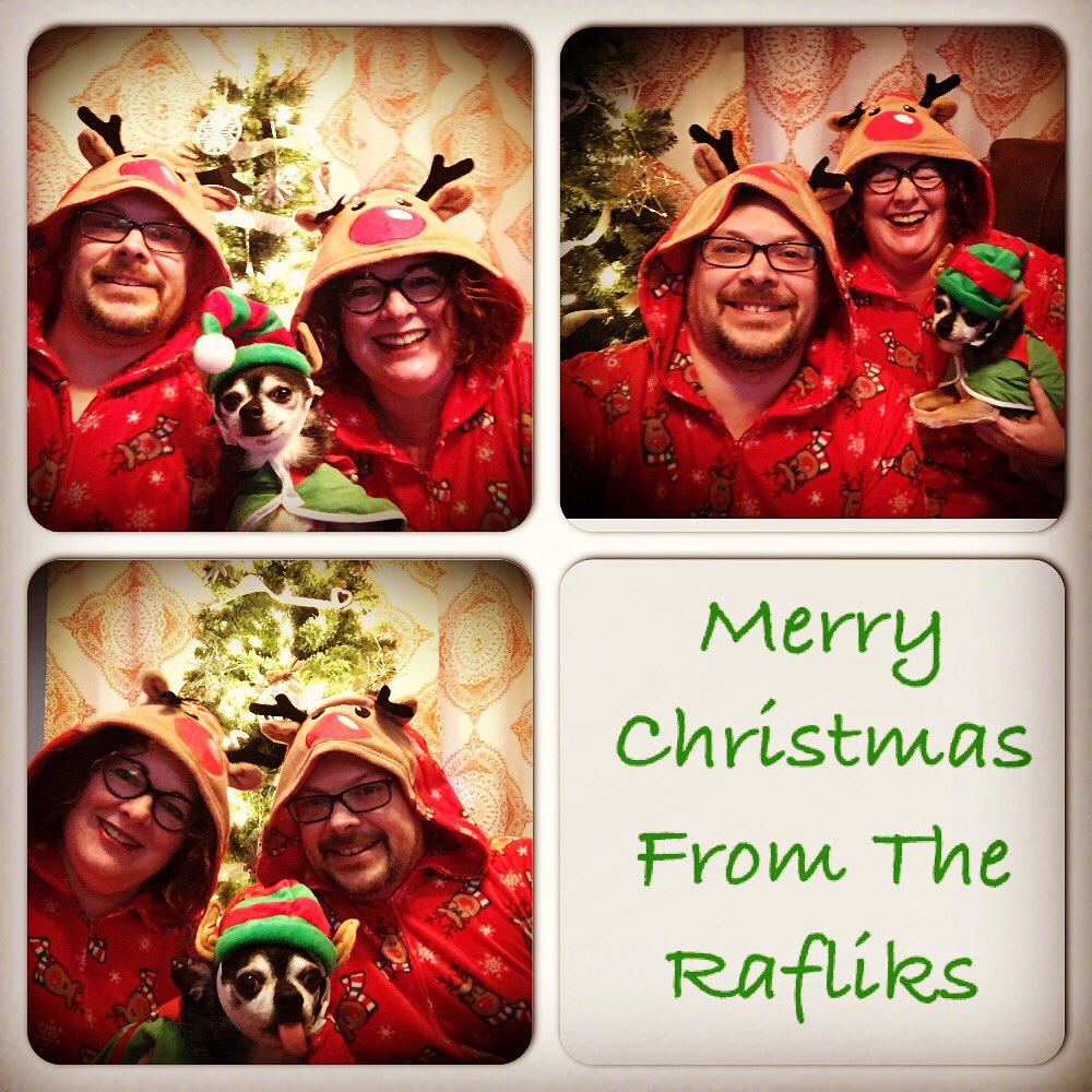 ShawnieQR's tweet photo. This little elf keeps his reindeer in line! #brewster #chihuahua #elfboss #reindeer #reindeergames #onesie #family #familyphotos #indy #merrychristmas https://t.co/f0gRGLm5PX