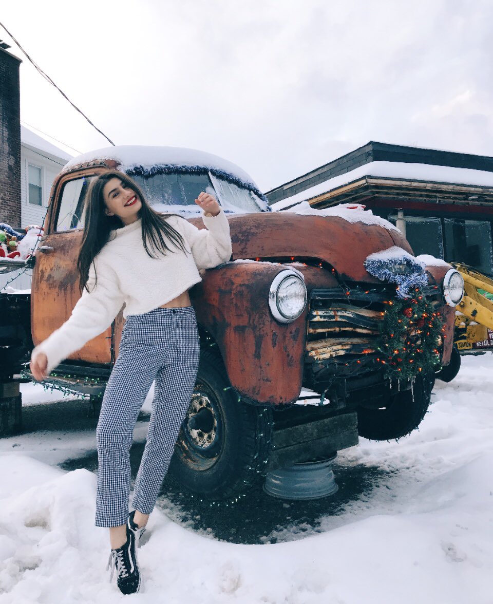 bellefox_'s tweet photo. Mood because Christmas is TOMORROW !! https://t.co/e615tTORzy
