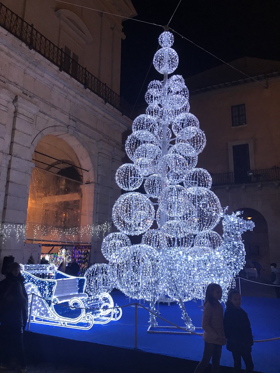 VOLO_Pisa's tweet photo. Buone feste a tutti!!! #BuonNatale #MerryChristmas #NataleaPisa https://t.co/XS1LKtuH76