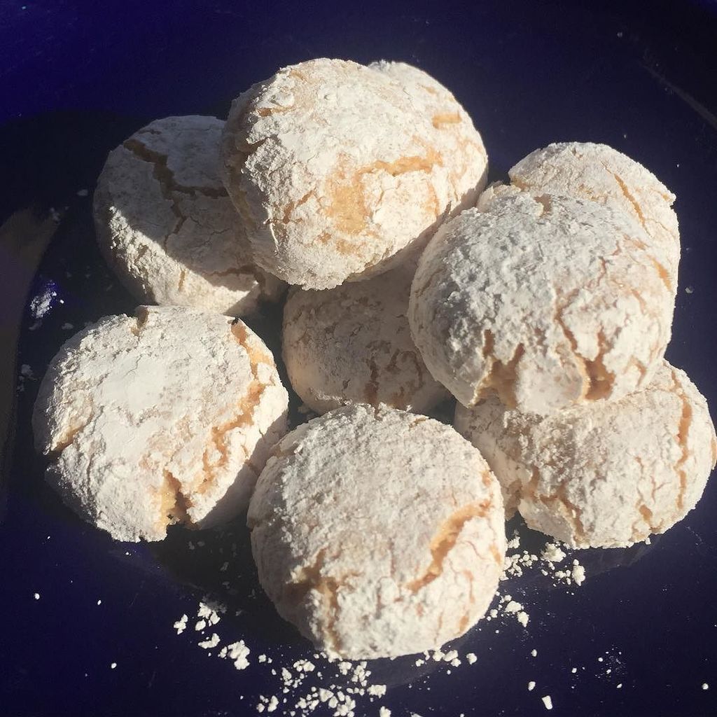 LaurenJMapp's tweet photo. Baked #amaretti for the first time this holiday season. I think this might be my new favorite #cookie. #sugarfordays #sugarrush #bakingtime #bakingmode #cookiemonster #bakeshop #food #foodie #foodporn #foodblogger #foodstagram #nofilter #amaretto #letsge… https://t.co/n1lWVyeSRo https://t.co/AqYPJKZ4Ch