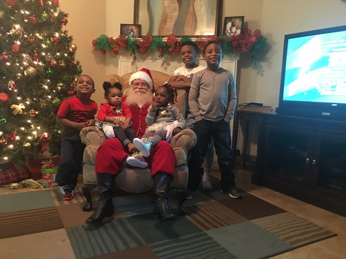 Enrique__Davis's tweet photo. I'd like to thank @santaclaus for honoring Elijah's number one wish; by stopping by our house early so that they can see him in person. Merry Christmas Everyone! #ILoveMyChildren Great #ChristmasEve for the #DavisKids ๐โ๏ธ๐
๐ฝ https://t.co/XfmdvD4zF8