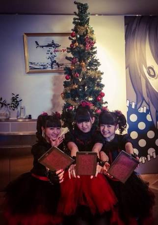 BMF_Malang's tweet photo. MERRY CHRISTMAS BABYMETALHEAD &amp; HAPPY HOLIDAY 🎁🎄🎉🎊 #Xmas #BABYMETAL https://t.co/NUu2kl5c8s