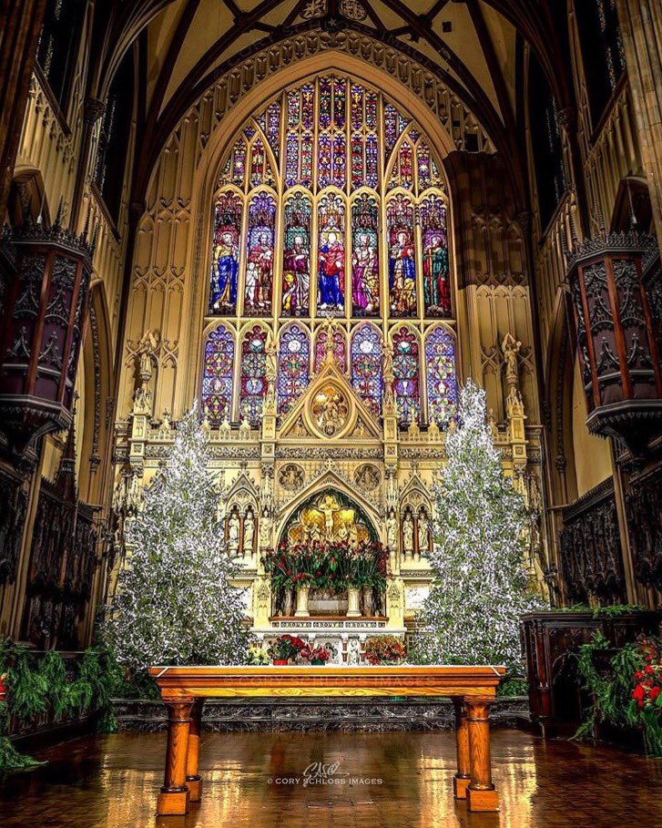 oneandonlycory's tweet photo. Trinity Church all ready for the Big Day!  Merry Christmas everyone! #nyc #newyork #MerryChristmas https://t.co/v0uU6ZrHKO