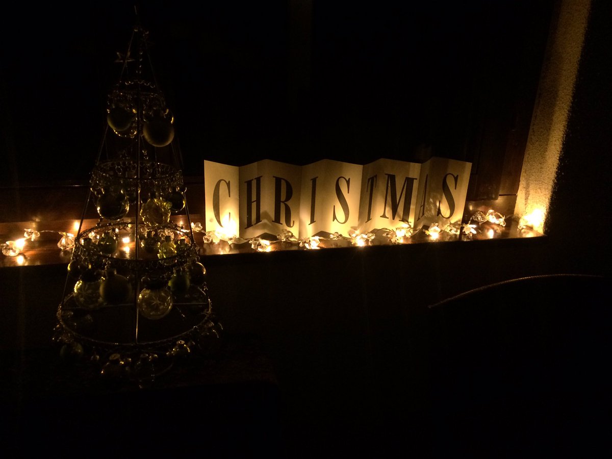 JDC_Geneve's tweet photo. Les JDC Genève vous souhaite de belles fêtes et le meilleur des réveillons pour ce Noël 2017. Que la fête soit belle et lumineuse. https://t.co/buidmIR7in
