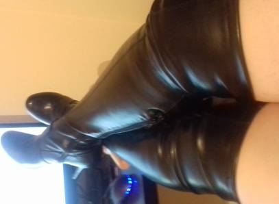 sextraorldn's tweet photo. Another #clip sold! Festive Ballbusting #BBWBallbusting Get yours on #iWantClips! https://t.co/ZgZmJtDutI https://t.co/JnMW3Hr1vJ