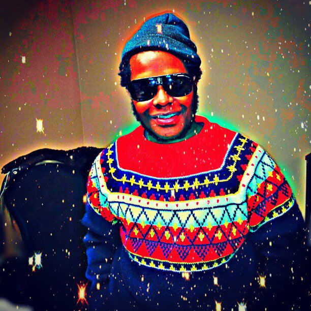 HAPpY HOLiDAYS TWITTER FRiENDS! OnE LoVE.