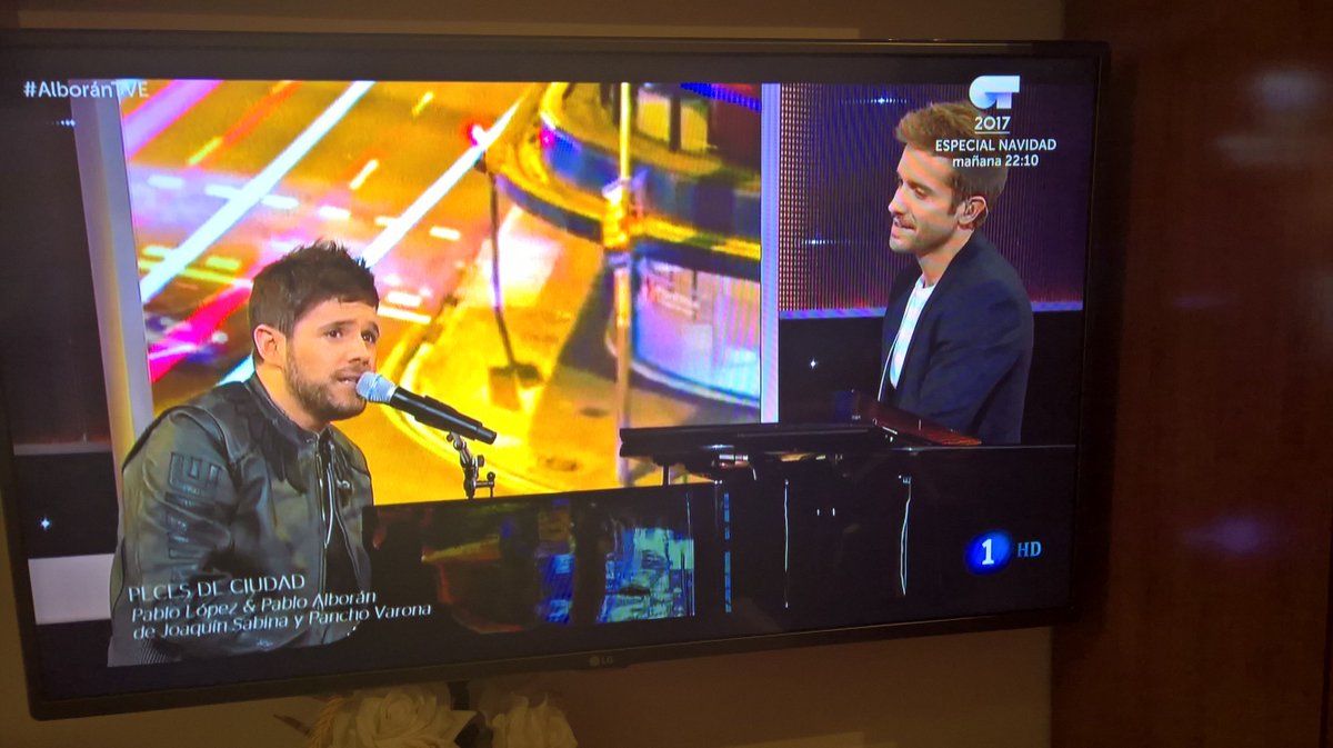 TonyAguilarOfi's tweet photo. Vaya REGALAZO de Navidad ha sido PECES DE CIUDAD con @pabloalboran y @PabloLopezMusic en #AlboránTVE @La1_tve https://t.co/xcX6vE4gb2