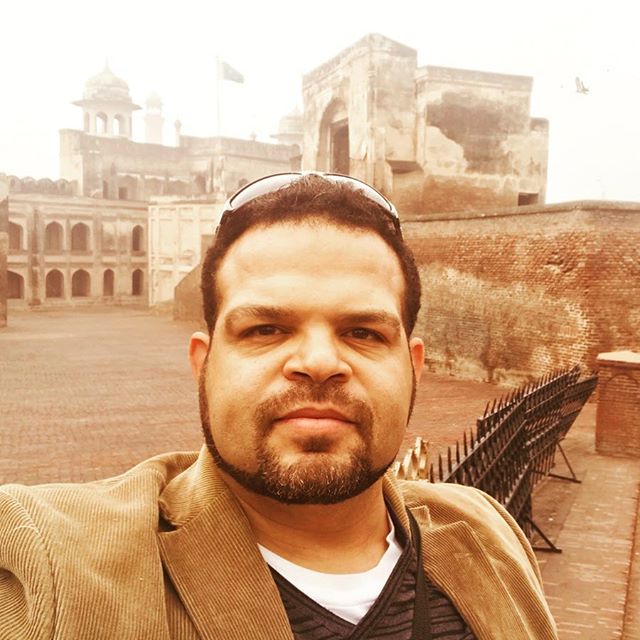 DustinJonesEsq's tweet photo. This indistinguishable face. Every day the past 2 week I was asked, “Are you sure you’re not Arab? Pakistani? Moroccan? Egyptian? Tunisian? Algerian? Bengali? Say what? Hmmmm... I guess I can travel anywhere. #DNA #humans #humanrace https://t.co/bfzbqJ17qr https://t.co/HX4t2HVJol