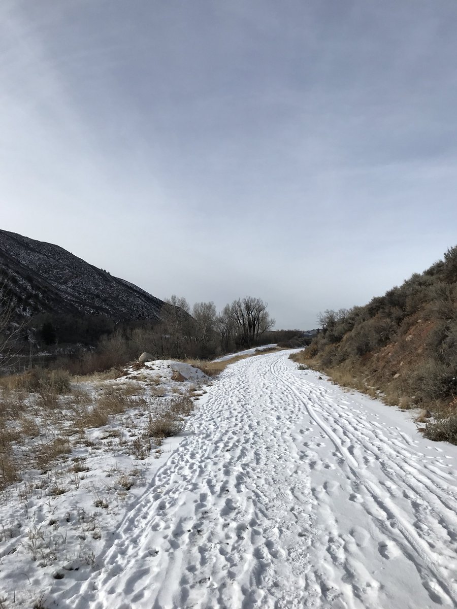 JustinToddAspen's tweet photo. @trainright @kevin_todd #GettingMy15hrs - Snowy 8 mile run to start off the challenge https://t.co/x7bH6dArxq