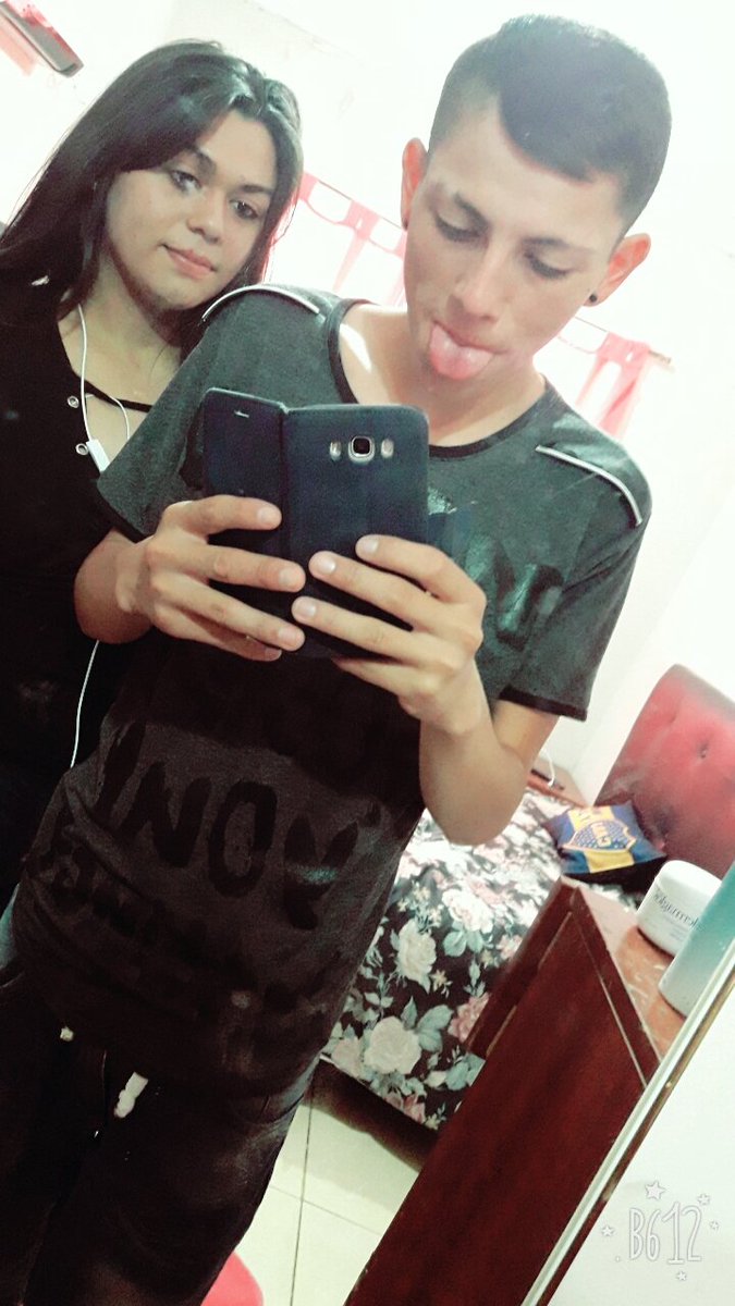 ivandelq's tweet photo. Apesar de que este mal ella es la unica que me saca una sonrisa en todo momento te amo mi amor 😍❤😍 https://t.co/RSFj9yXy2S