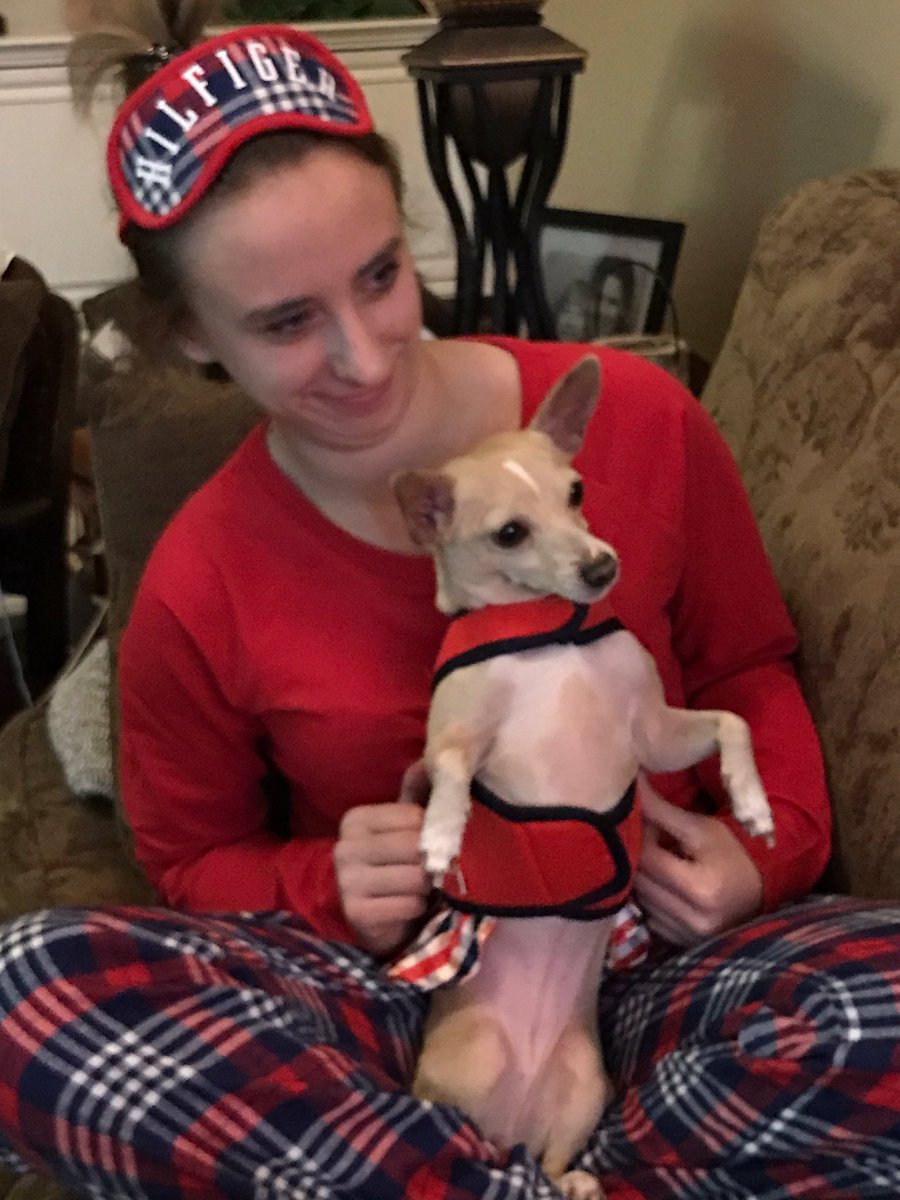 marcie_lilly's tweet photo. We matchy match #Matchday #fostersister #fosterdogs #christmasevetradition #AdoptADog #AdoptDontShop @dogandpuplovers @dogcelebration #DogsOfTwitter #dogs #HomeForTheHolidays #HomeForChristmas #CHIHUAHUA #Chihuahua #chihuahuafashion #chihuahualife https://t.co/4q1G3Jczdo