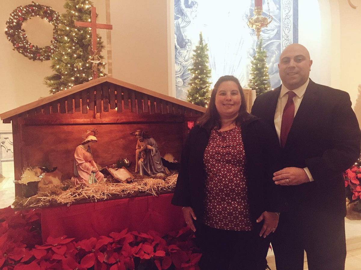 OliverForEP's tweet photo. Merry Christmas and Happy Holidays! Suzanne and I wish you a joyous and healthy holiday. https://t.co/wjJ3FEIjqL