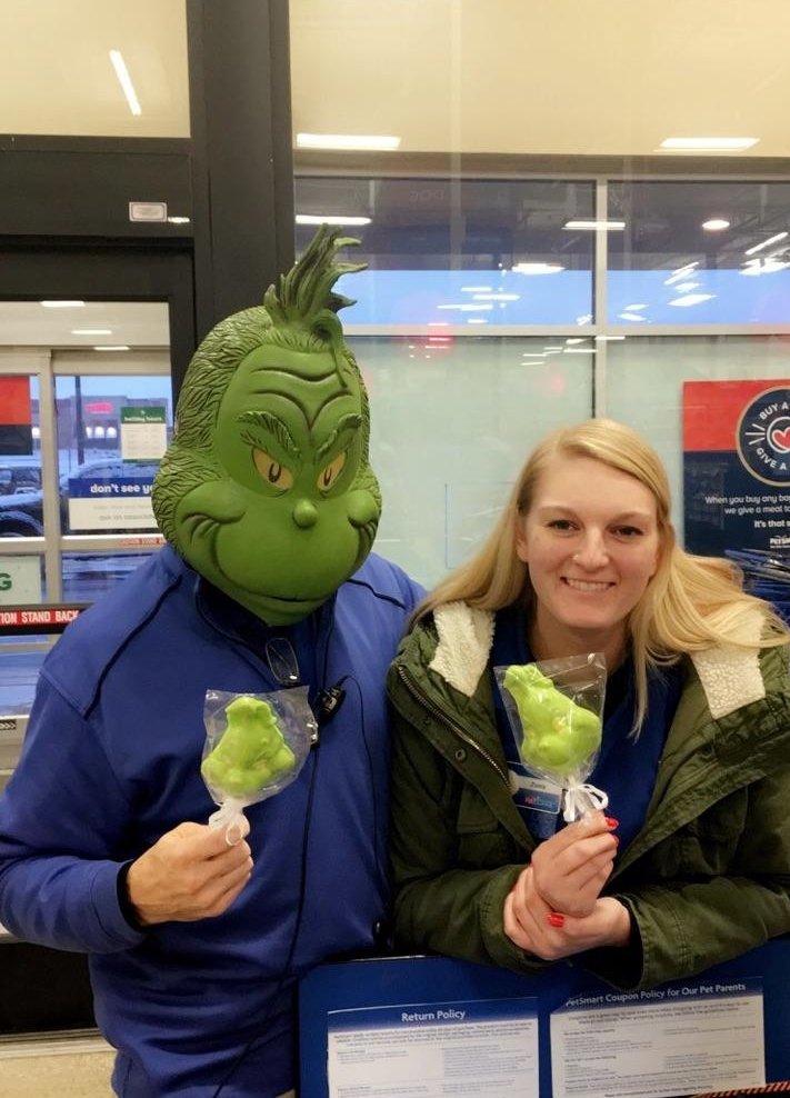 GordonGsimp1984's tweet photo. Merry Grinchmas from our crew to yours to! #Grinch #inspredbypets https://t.co/um3STdHZYf