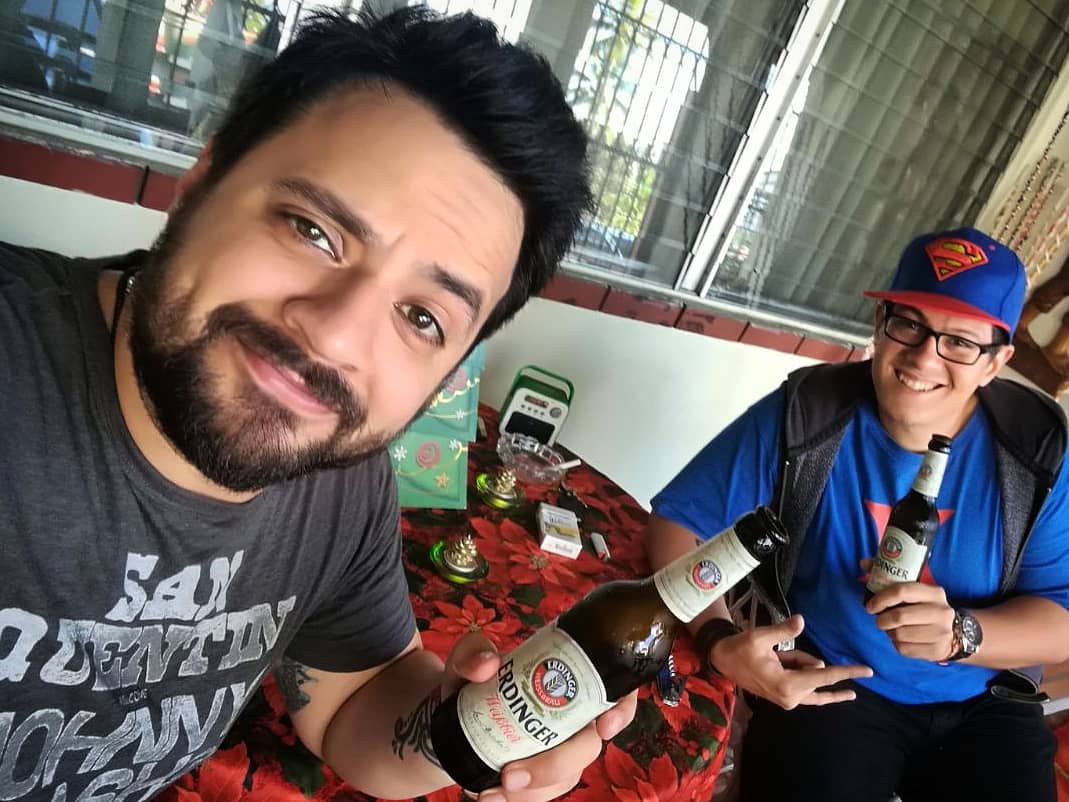 OscarRuizC's tweet photo. Despidiendo con un último parking en El Portalito 2017. No saben lo que hemos vivido esta tripleta este año aquí. El 2018 promete y mucho!!!! #Irmaos #GuardianesDeLaGalaxia #AhNoooo #Haters https://t.co/YJujQLL9ix