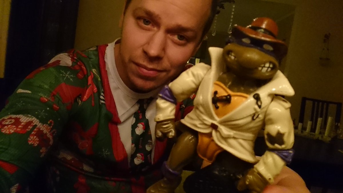 lucaslund's tweet photo. Ordning och reda på julklapparna in i år. Cowabunga. https://t.co/fBYSVJGPSz