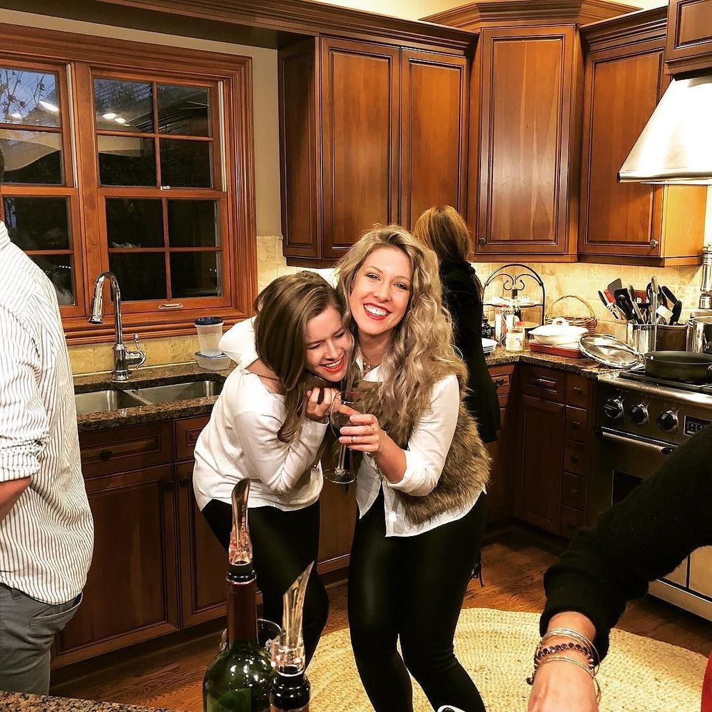 msohfree's tweet photo. I swear, she loves me. Maybe. #Christmas2017 #stranglesquad #halp #schunesisters https://t.co/I2n0hFrfE5 https://t.co/de2ZNl5h13