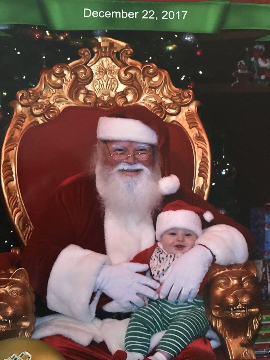 lindsraay's tweet photo. ❤️🎅🏻🎄 https://t.co/C2pfYE8xq8