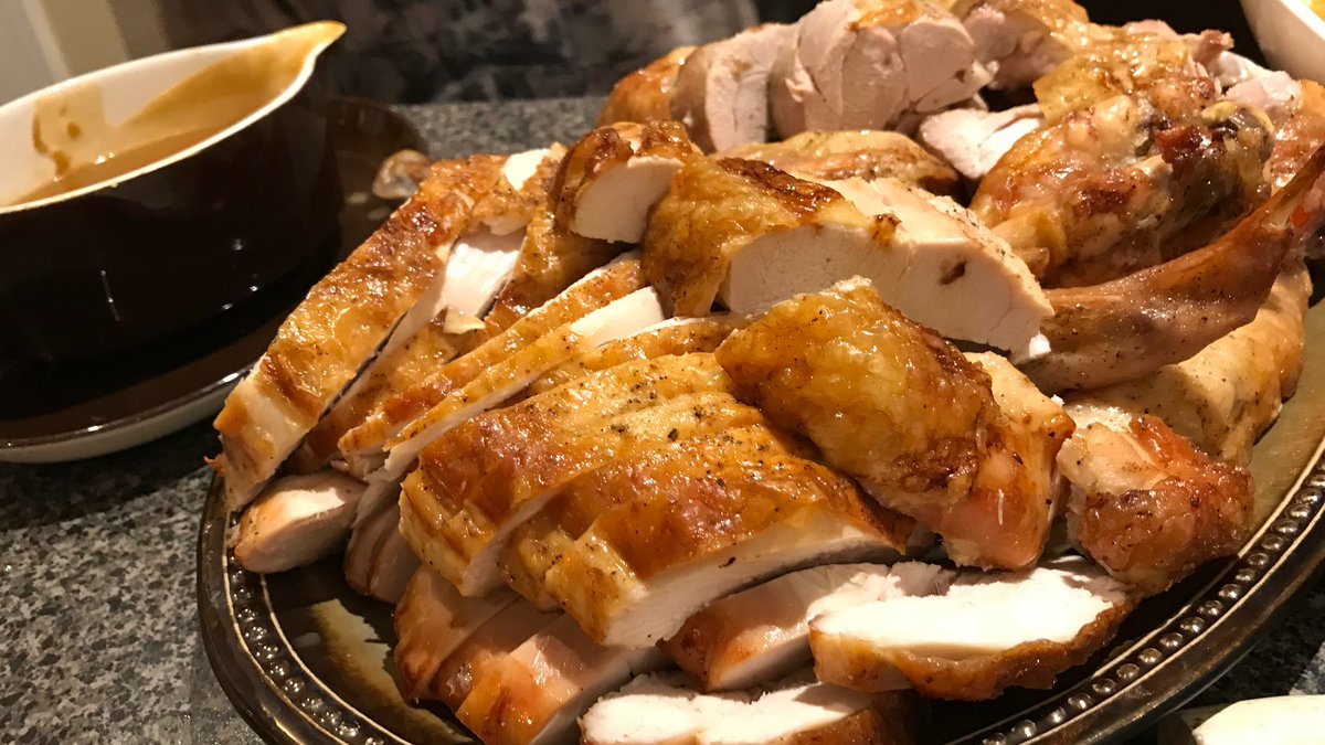 tdbudrow's tweet photo. #gratefulfor Budronia #FamilyTraditions and a little #ChristmasSpirit coming together to make this our favourite meal of the year. https://t.co/SkF1RMNl1T