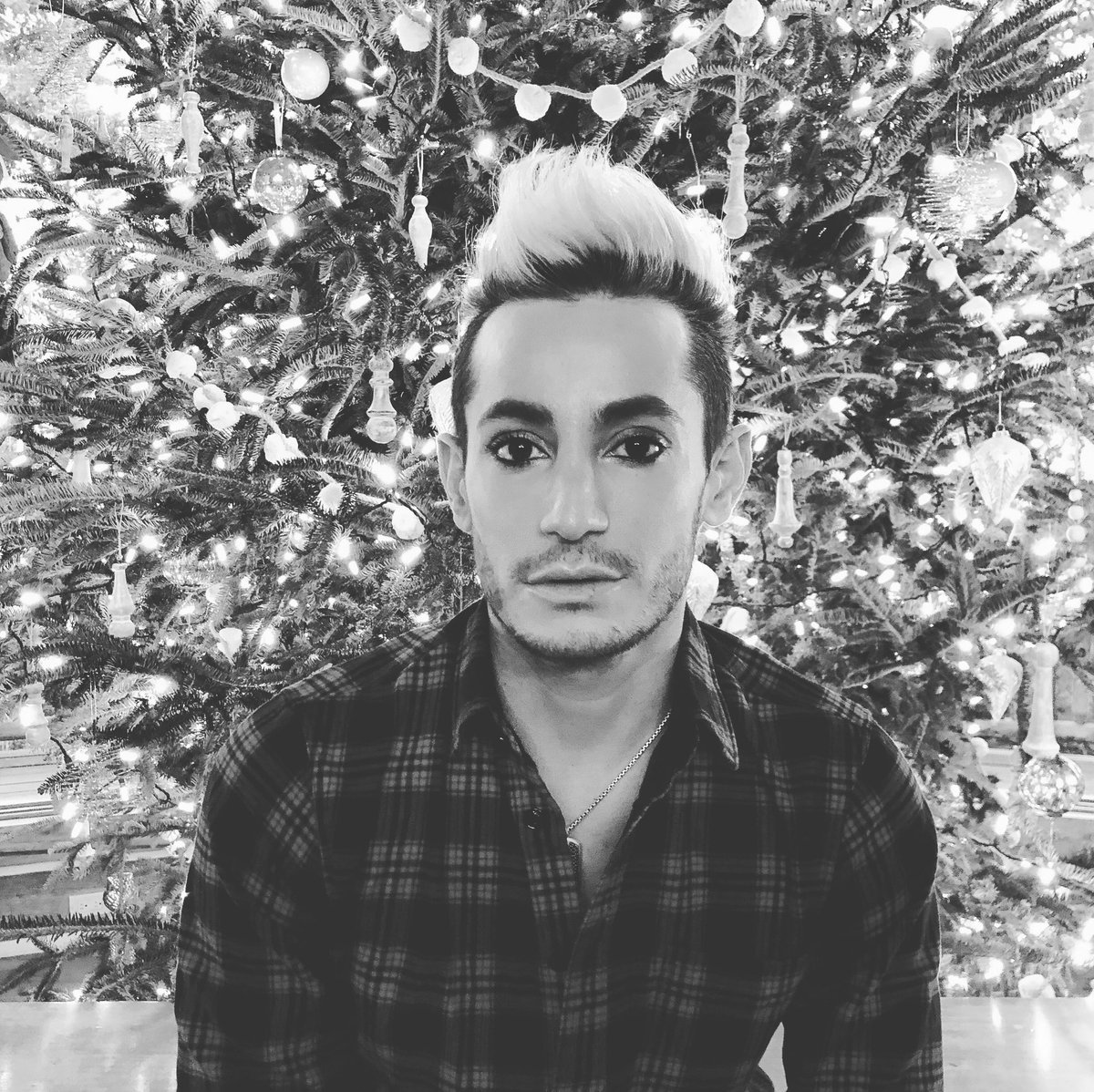 I do the #ChristmasTree ... ☺️❤️🎄 #ChristmasEve2017 instagram.com/p/BdGl4J-lcyW/