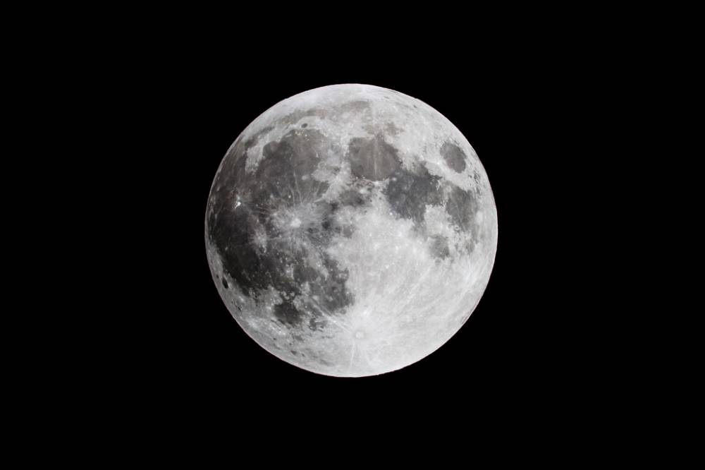 expektniss's tweet photo. Q lua linda, vou tirar uma foto.

Expectativa//Realidade https://t.co/E2axUvAFiX