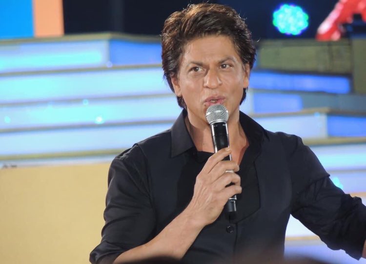 SRKUniverseIR's tweet photo. #ShahRukhKhan at #RIL40 #RFD2017 https://t.co/S4s0uWXOrd
