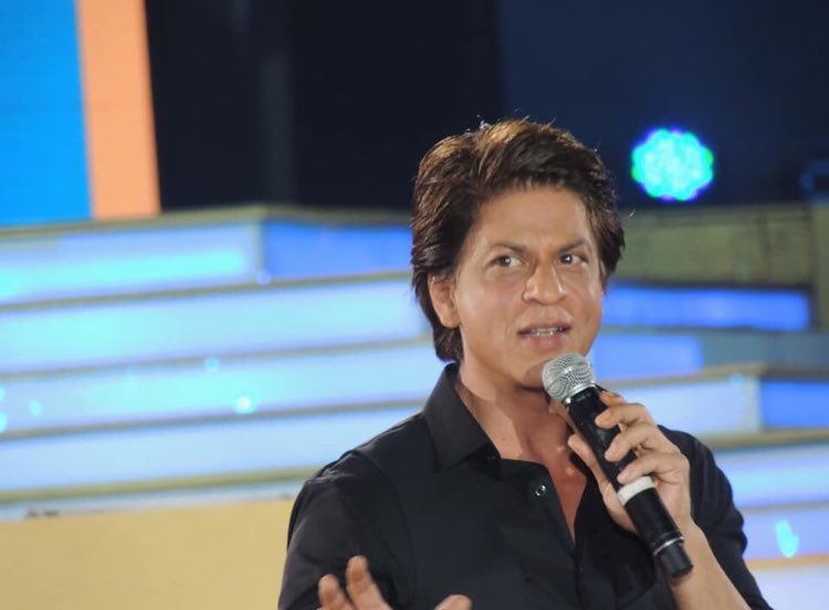 SRKUniverseIR's tweet photo. #ShahRukhKhan at #RIL40 #RFD2017 https://t.co/S4s0uWXOrd