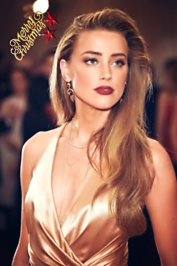 Merry Christmas Eve to my beautiful angel. The one who stands by me through thick and thin, I love you baby. <a href="/xEvaLTramellx/">Eva</a> <a href="/Eva_XFire/">Eva</a>