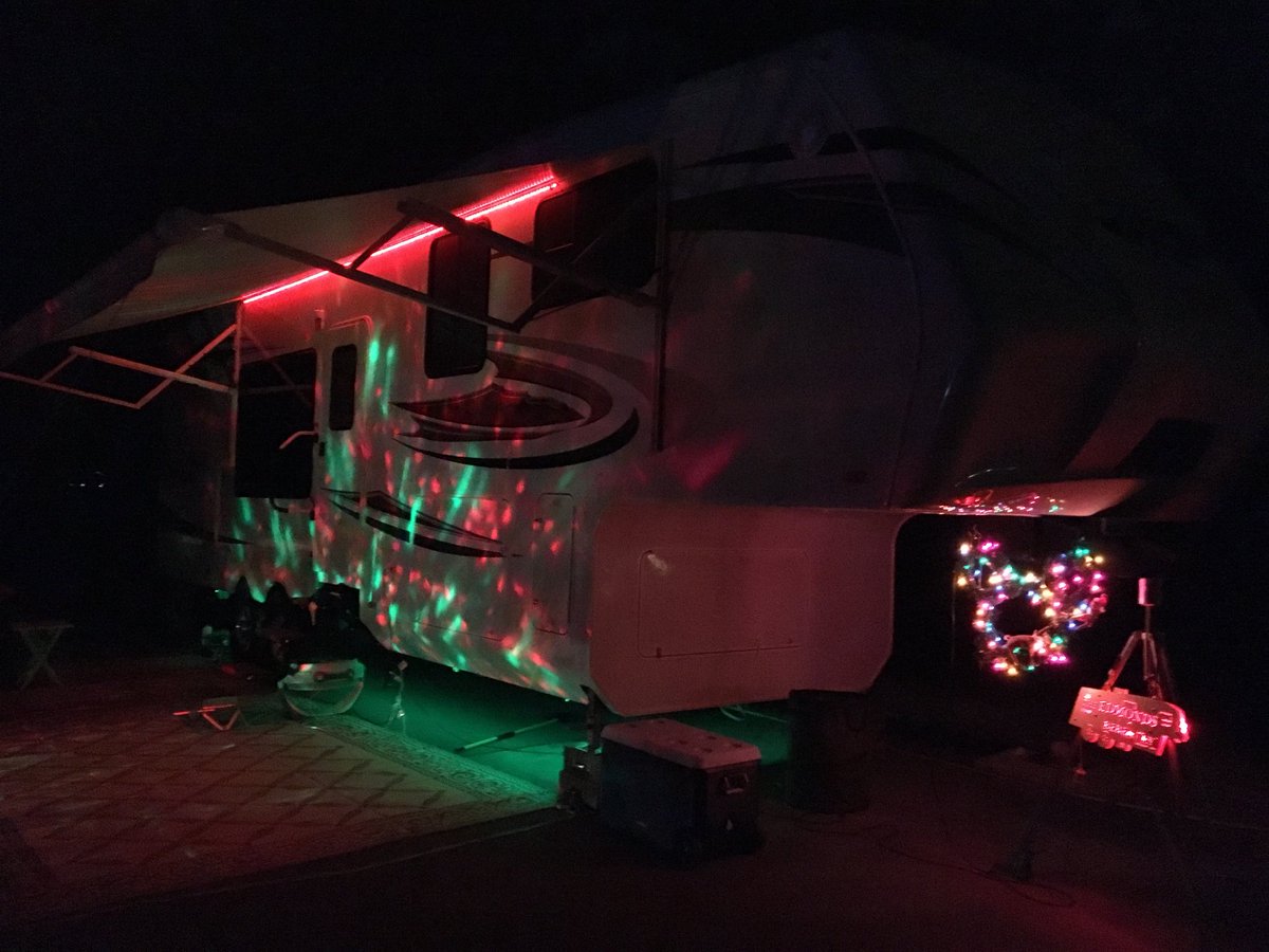 whedmonds's tweet photo. Christmas@Disney’s Fort Wilderness Campground. https://t.co/qGLeatgIob