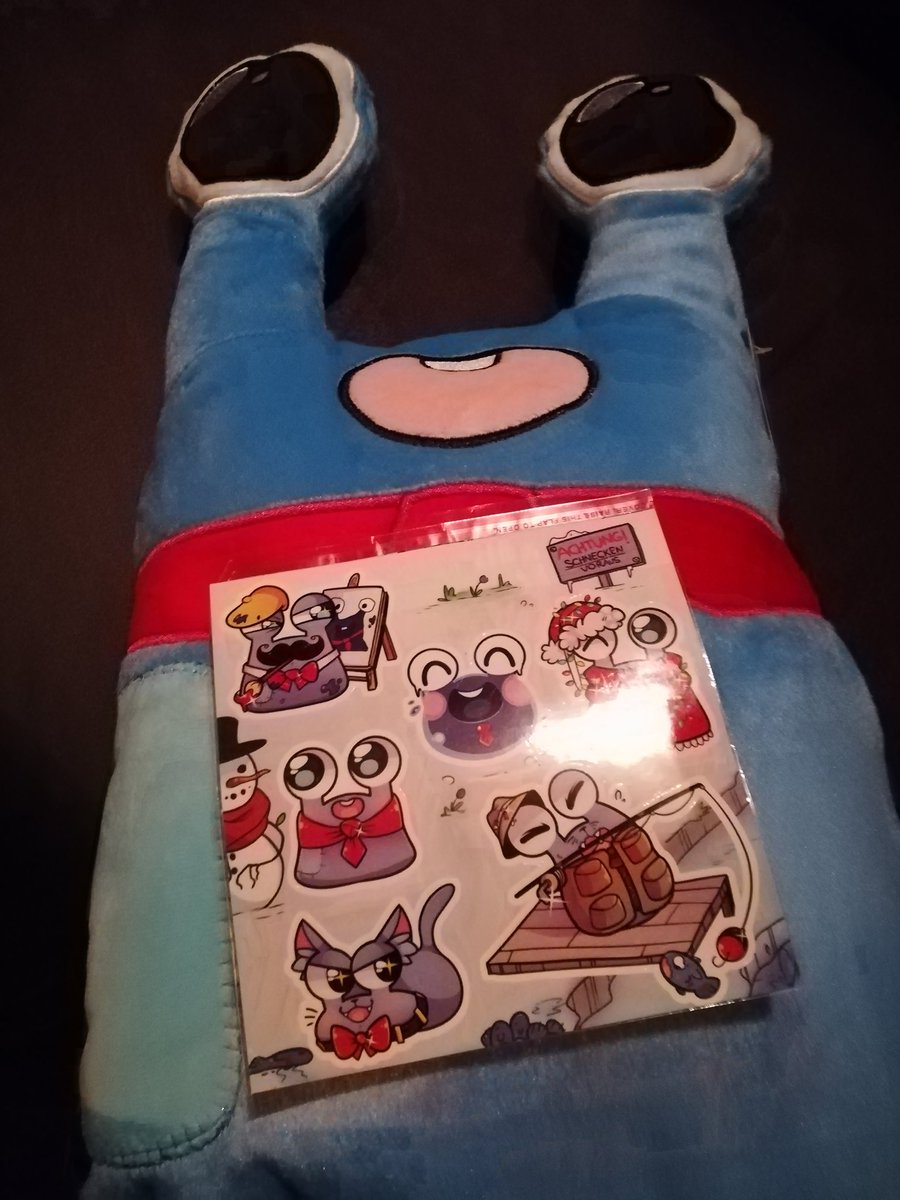BlueBienchen1's tweet photo. Zum Weihnachten ein Merch von @maudado 😊❤️ https://t.co/ss9mRUuNXp
