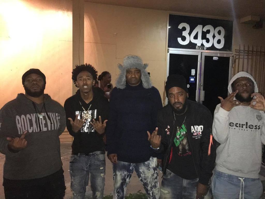 streetdudefl's tweet photo. Cooling with my alief family #6700 #iblast @yungrulerdsd1 @babyassnicc @streetdudeflench @bakeboys723 @club_yakum https://t.co/yIPz0kfjl2 https://t.co/OPBEyhitIk