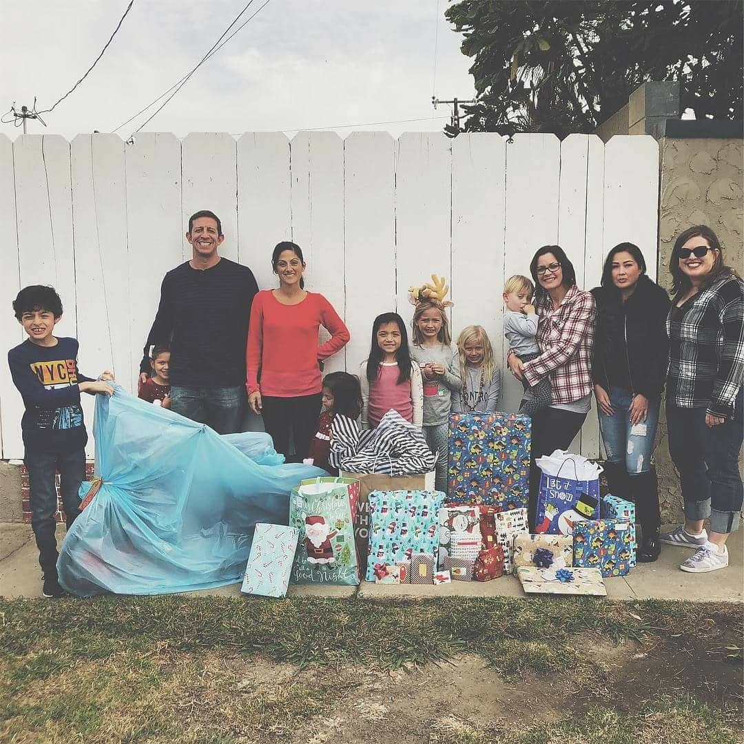Allyance's tweet photo. Our @Allyance XMAS Project was something special! These 15 @MiraclesForKids families we adopted have gone through so much. We're fortunate enough to help during the Christmas holidays. #GiveBackGiveBig

Here's the video recap of our special day: https://t.co/kEQtaC7Qcd https://t.co/BDMLhNB7fg